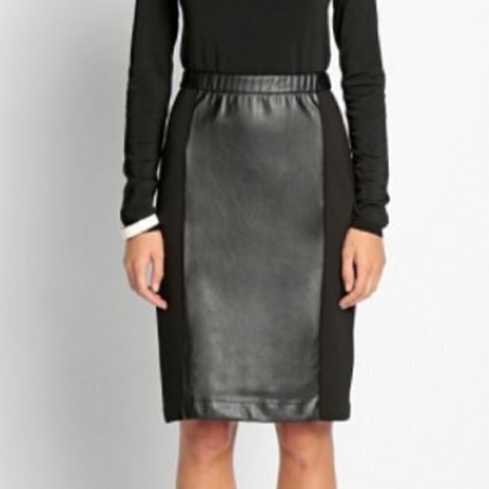 PINK Tartan Size 4 BNWT Black Vegan Leather Skirt